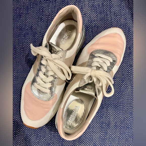 MICHAEL KORS Leather metallic sneakers. 🩷🩶🤍 - Picture 3 of 10